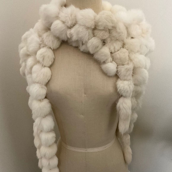 Real Fur Pom Pom Wrap - Picture 1 of 4